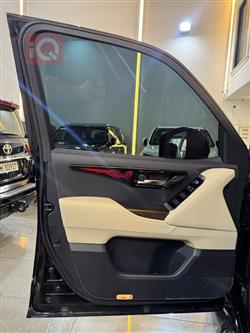 تۆیۆتا لاند کروزەر